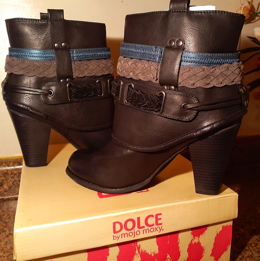 Brigade Round Toe Ankle Booties